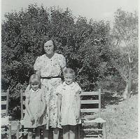  Mary Belle Turner Ferguson and grandchildren.
